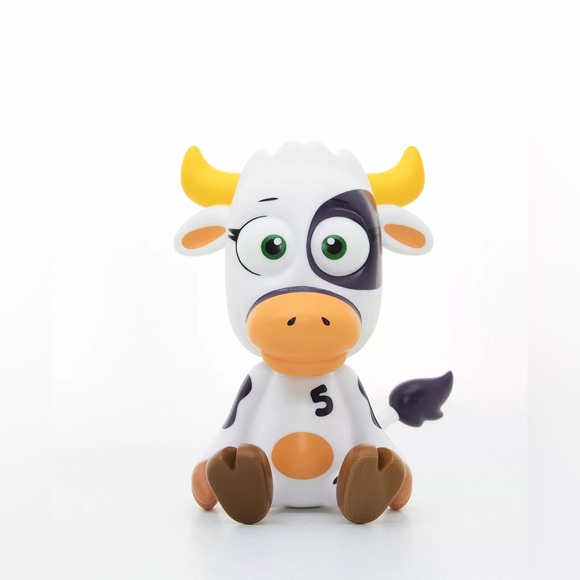 Common Sense Cow | VeeFriends | Vinyl 6” Collectible Figure | NEW - Picture 2 of 3